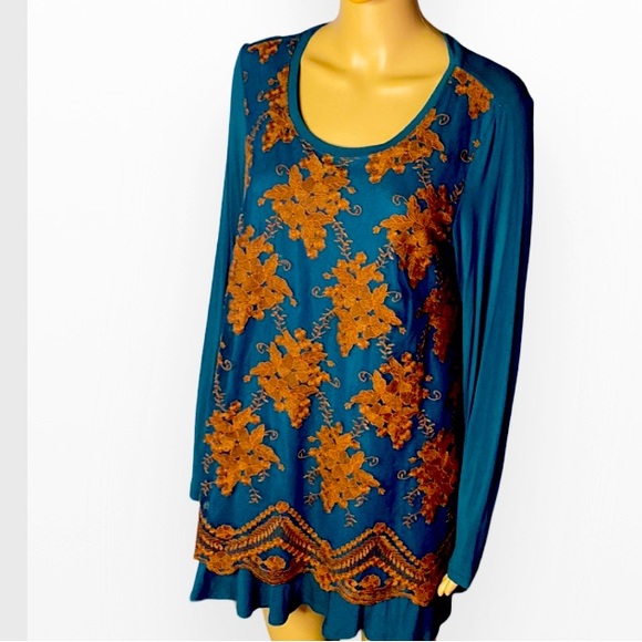 LOGO Lavish Boho with Lace Gold tone 
Tunic Size M - Picture 3 of 8